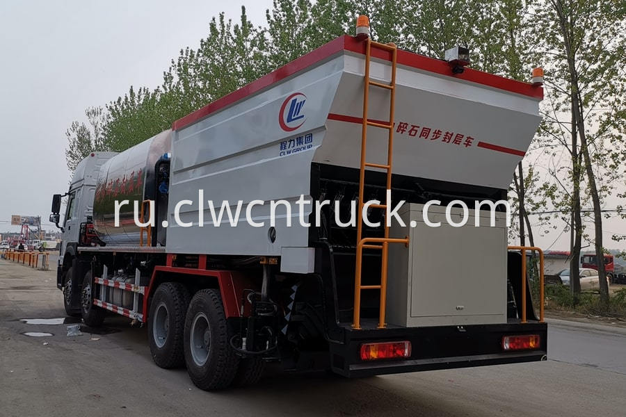 Bitumen And Gravel Synchronous Seal Truck 4